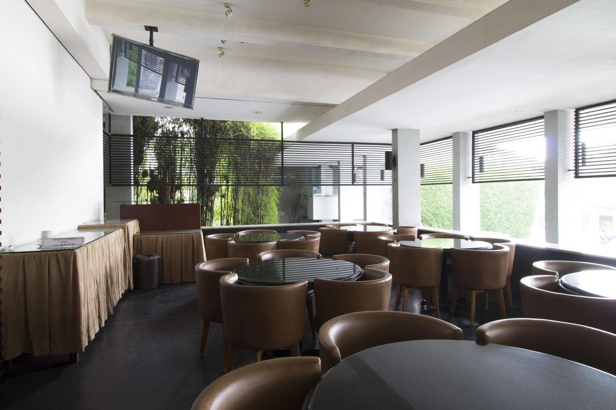 Reddoorz @ Gegerkalong Girang Hotel Bandung Exterior photo