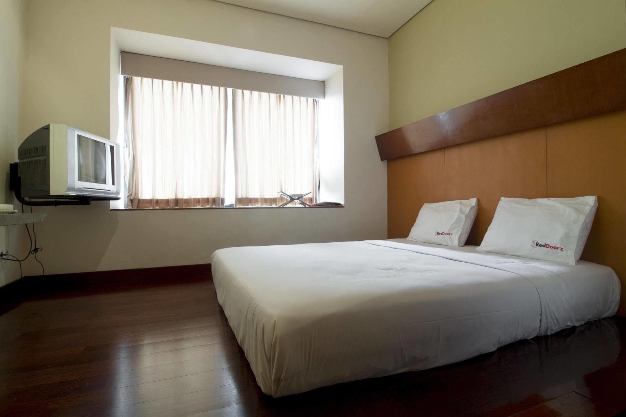 Reddoorz @ Gegerkalong Girang Hotel Bandung Exterior photo