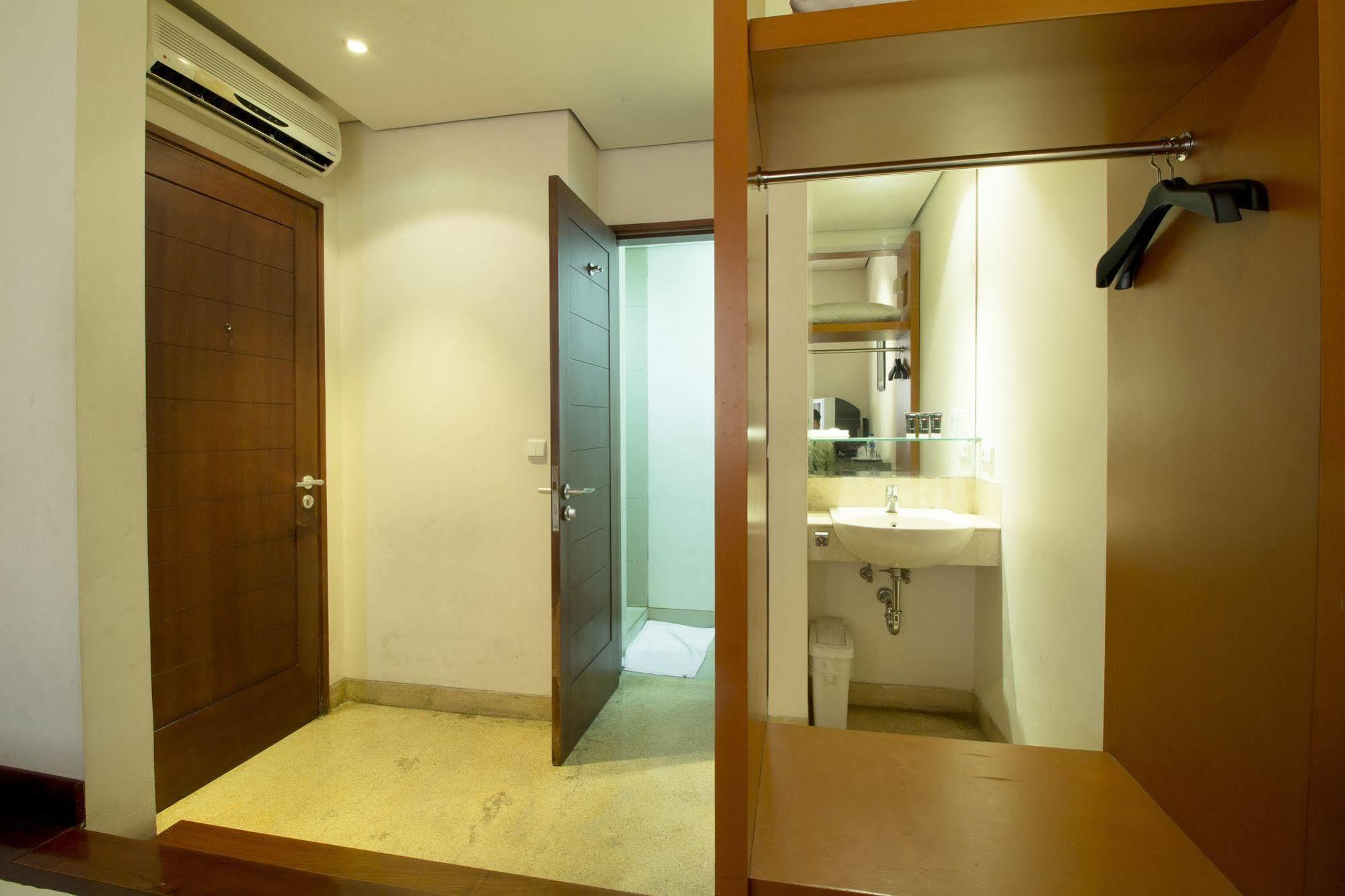 Reddoorz @ Gegerkalong Girang Hotel Bandung Exterior photo