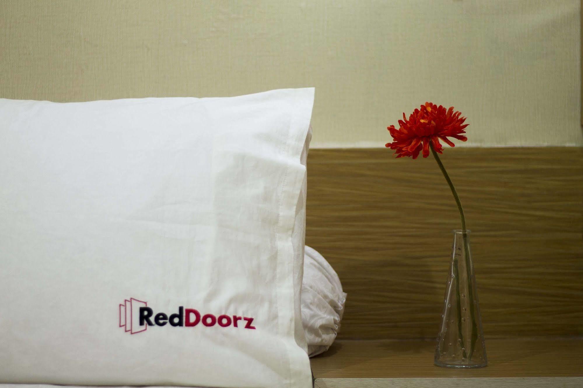 Reddoorz @ Gegerkalong Girang Hotel Bandung Exterior photo